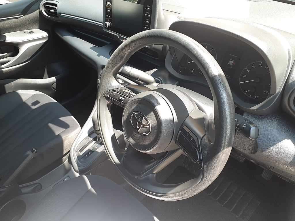 2022 Toyota Yaris X auction photo 9