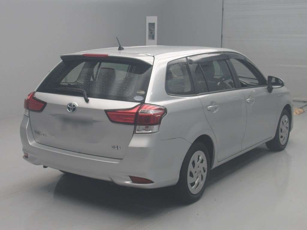 2019 Toyota Corolla Fielder ハイブリッド auction photo 2