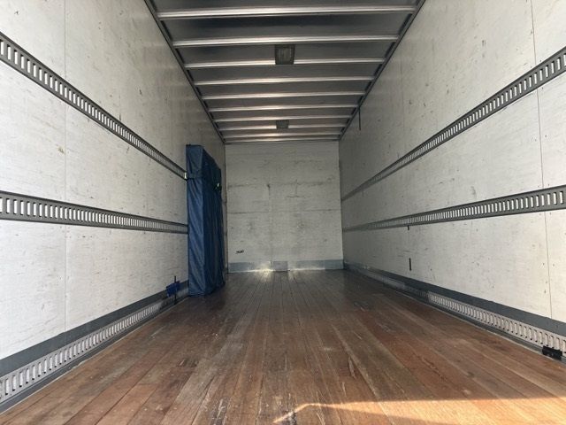 2006 Isuzu Forward Aluminum van auction photo 19