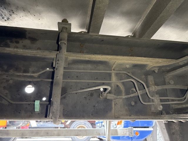 2006 Isuzu Forward Aluminum van auction photo 17