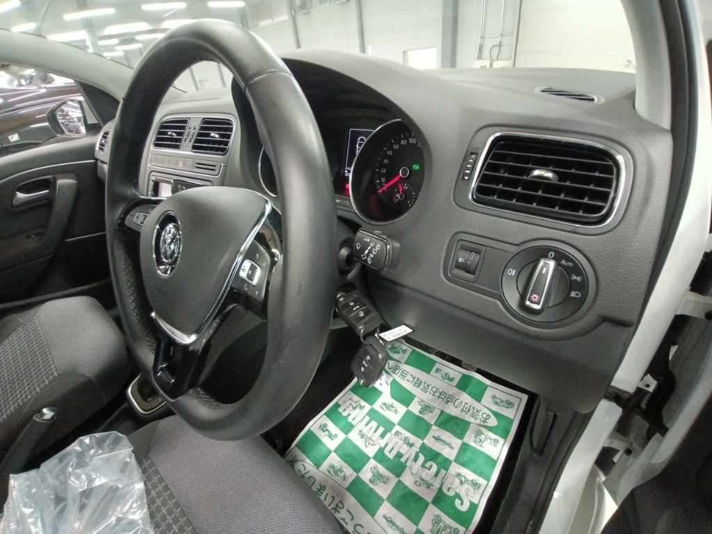 2016 Volkswagen VW ポロ プレミアムエディションナビパケ auction photo 9