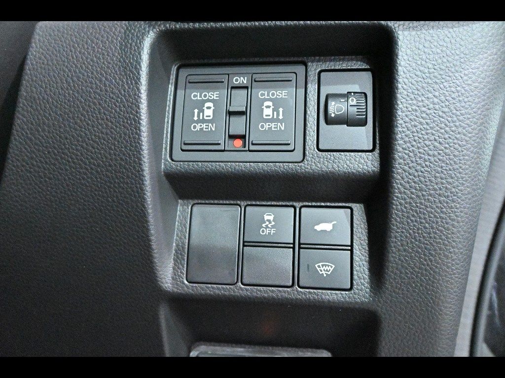 2022 Honda Stepwgn 4WD 8人 auction photo 11