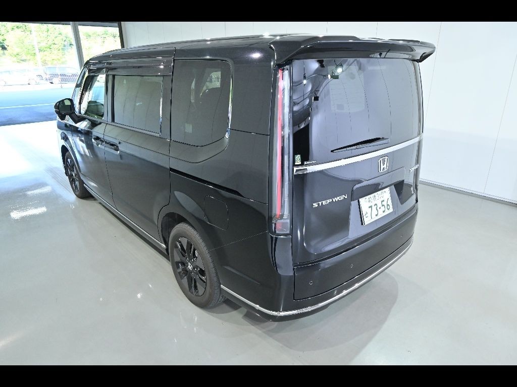 2022 Honda Stepwgn 4WD 8人 auction photo 5