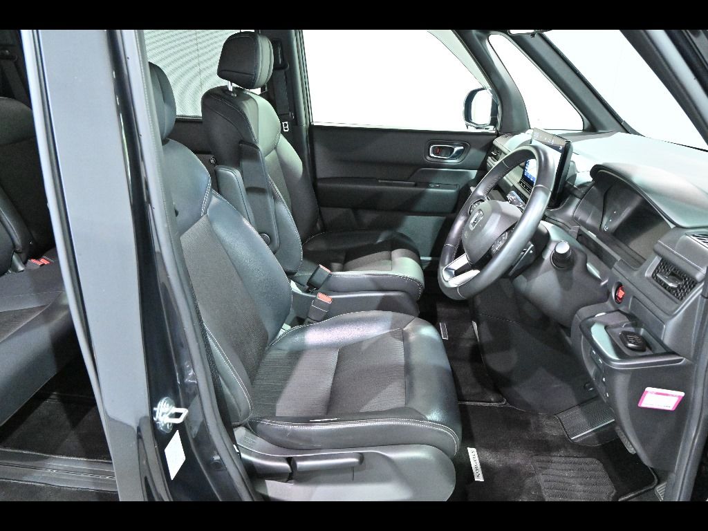 2022 Honda Stepwgn 4WD 8人 auction photo 6