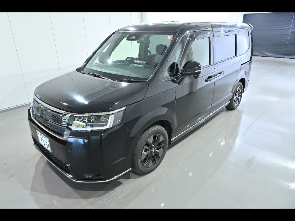 2022 Honda Stepwgn 4WD 8人 auction photo 4