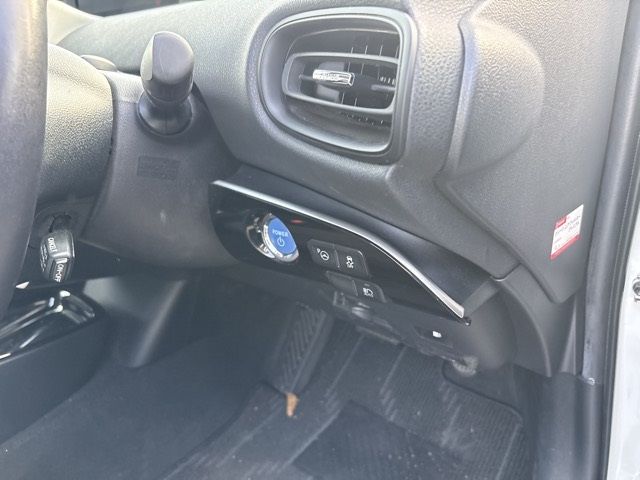 2018 Toyota Prius S Safety Plus auction photo 6