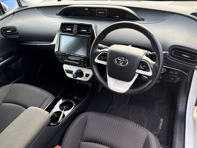 2018 Toyota Prius S Safety Plus auction photo 4