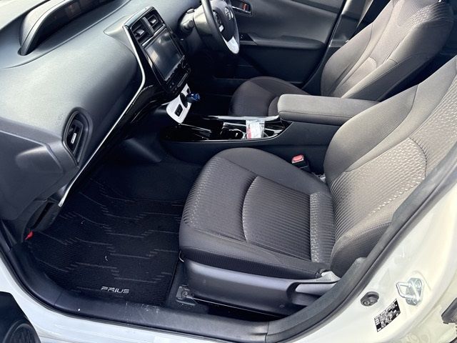 2018 Toyota Prius S Safety Plus auction photo 9