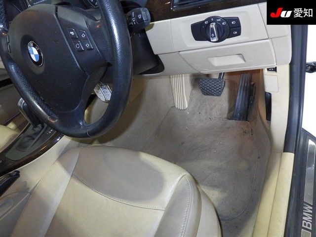 2011 BMW 3 Series 325i auction photo 5