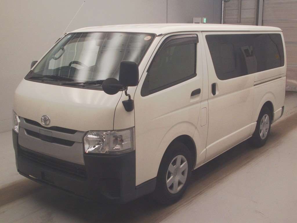 2019 Toyota Hiace ロングDX Japan auction vehicle