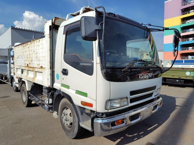 Japan Auction Vehicles 8 2007 Isuzu Forward dump auction photo