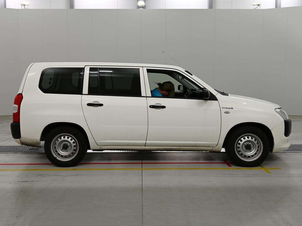 2020 Toyota Probox ハイブリッドDX コンフォート auction photo 3