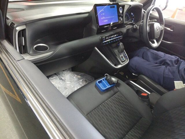 2023 Toyota Noah ハイブリッドS-Z auction photo 3