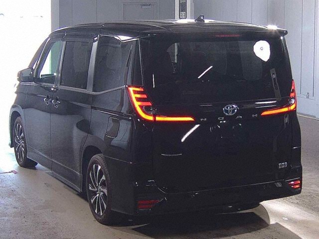 2023 Toyota Noah ハイブリッドS-Z auction photo 2
