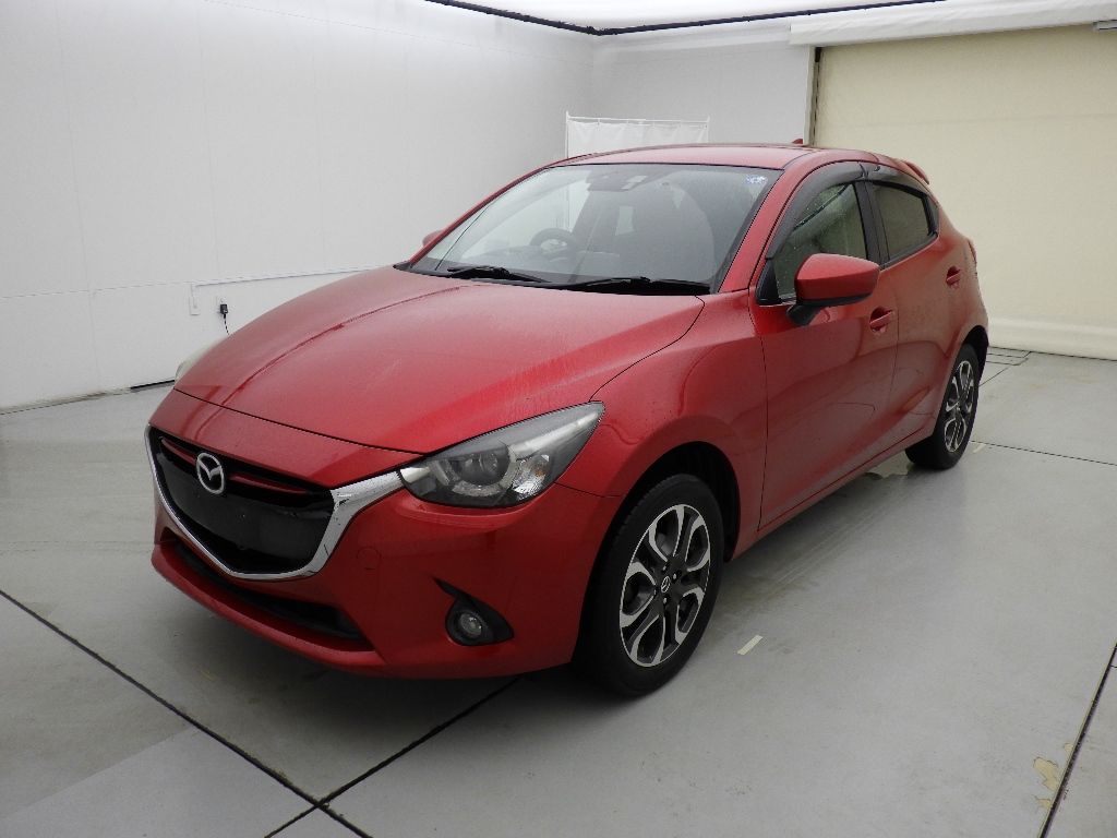 2016 Mazda Demio 4WD XDツーリング auction photo 4