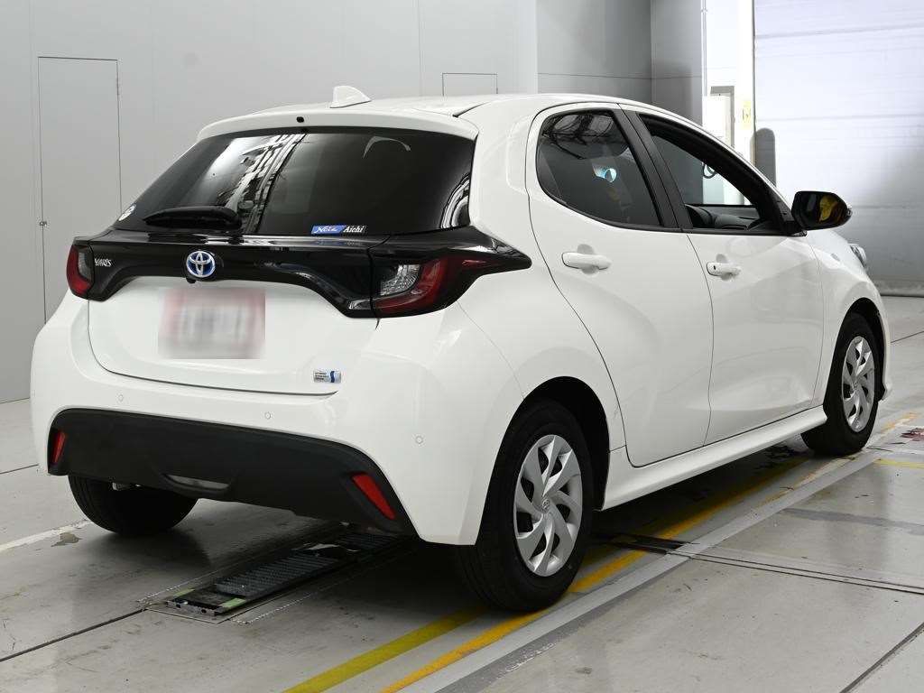 2021 Toyota Yaris ハイブリッドX auction photo 2