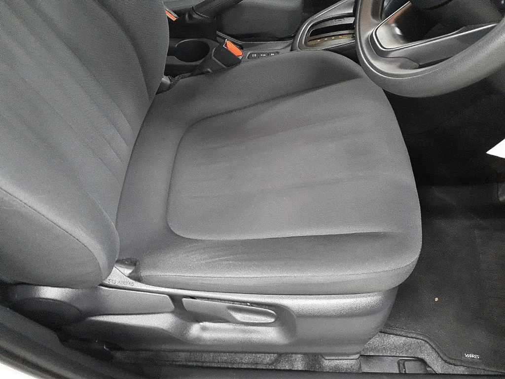 2021 Toyota Yaris ハイブリッドX auction photo 10