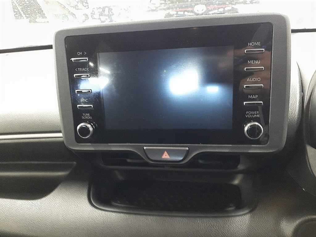 2021 Toyota Yaris ハイブリッドX auction photo 12