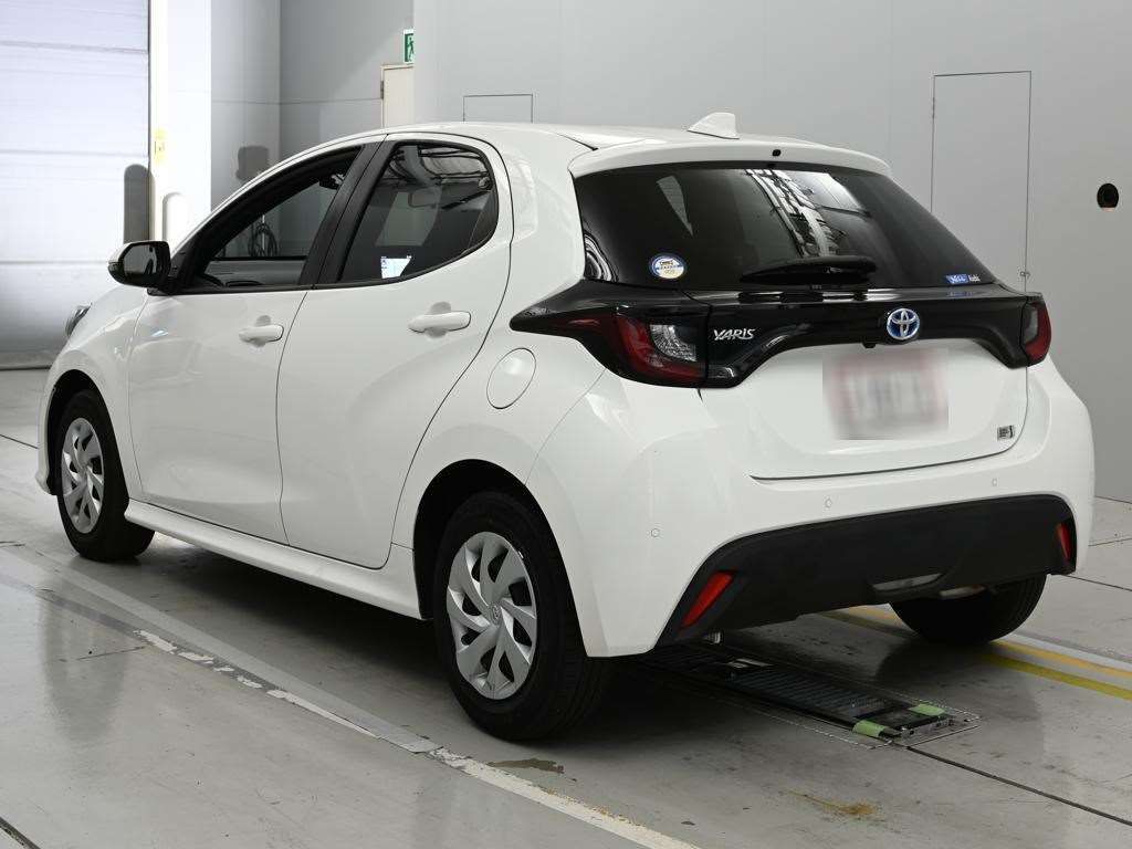 2021 Toyota Yaris ハイブリッドX auction photo 6