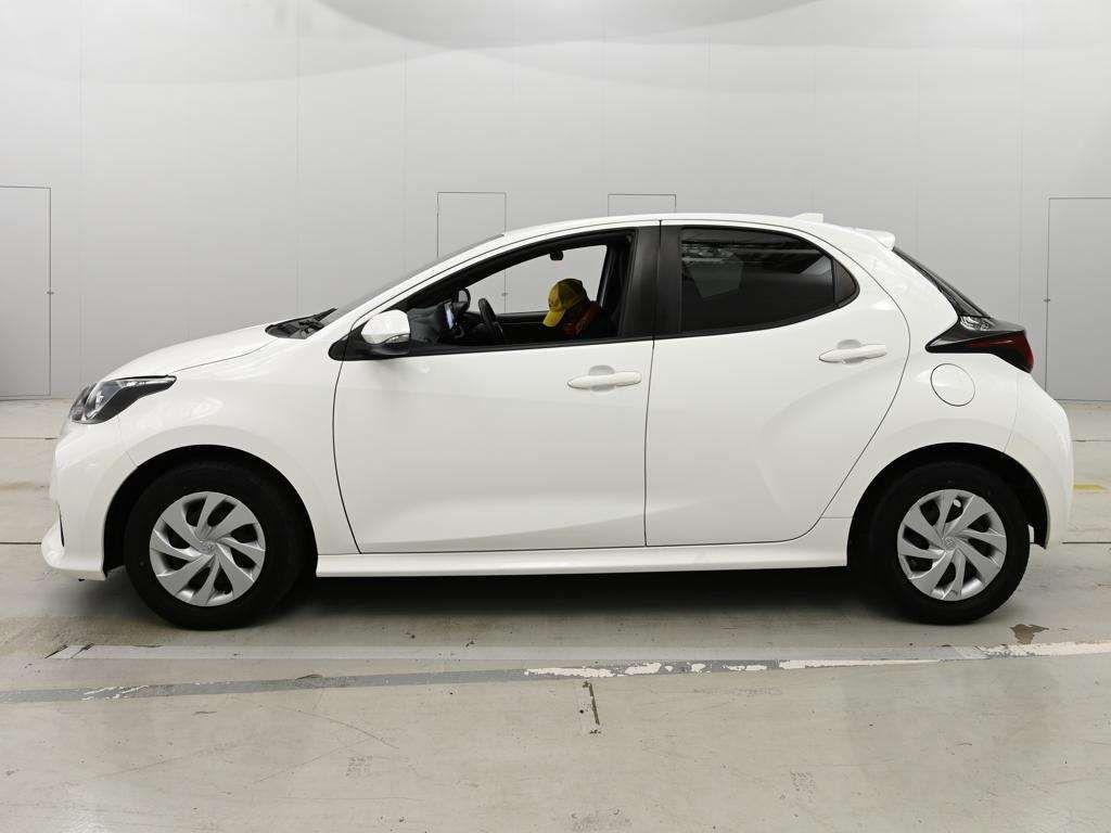 2021 Toyota Yaris ハイブリッドX auction photo 4