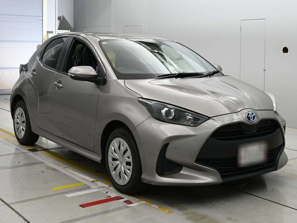 2022 Toyota Yaris ハイブリッドX 4WD auction photo 5
