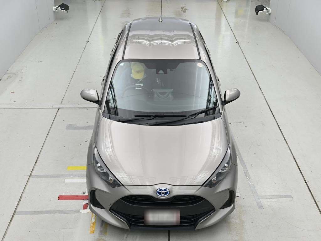 2022 Toyota Yaris ハイブリッドX 4WD auction photo 7