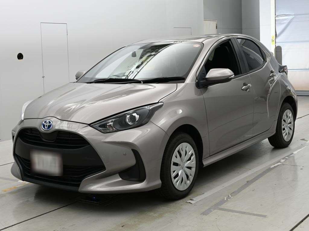 Japan Auction Vehicles 14 2022 Toyota Yaris ハイブリッドX 4WD auction photo