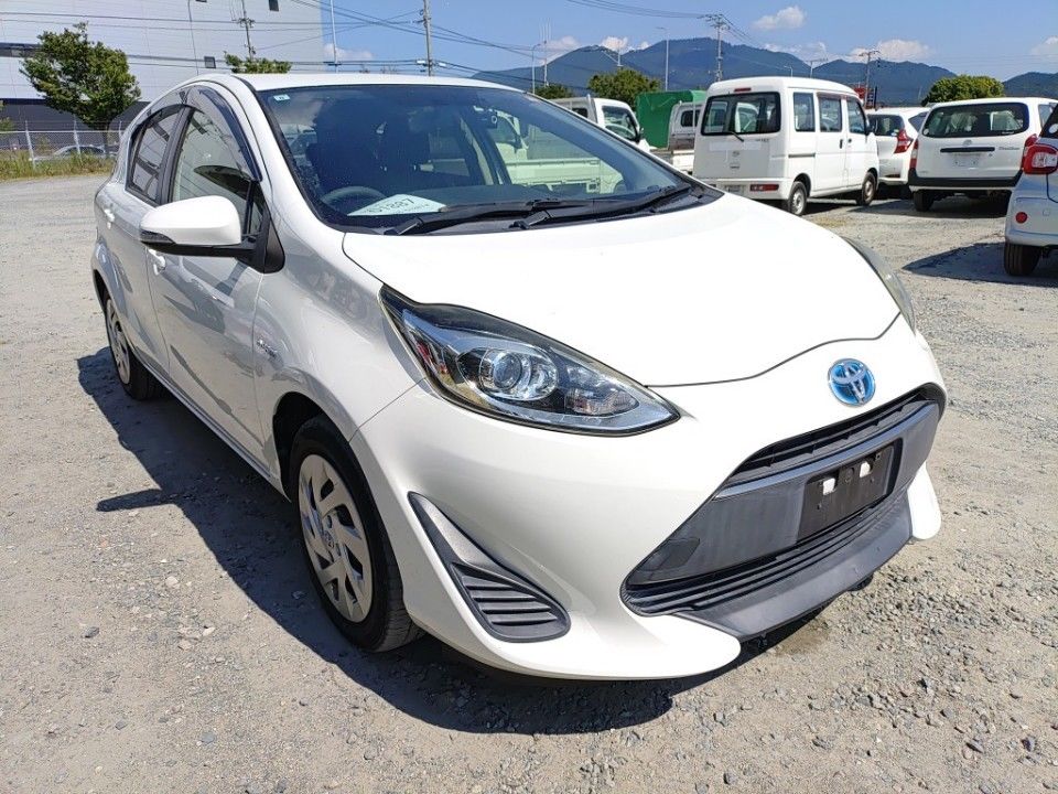 2017 Toyota Aqua auction photo 4