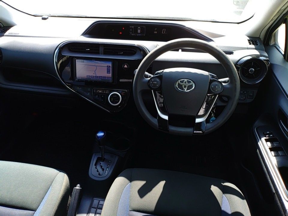 2017 Toyota Aqua auction photo 3