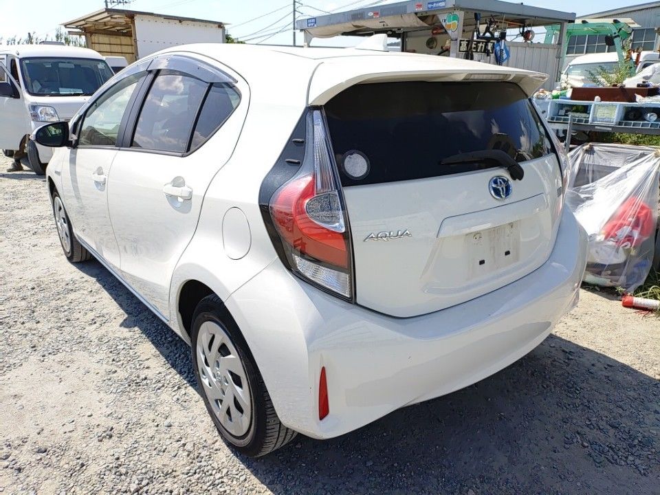 2017 Toyota Aqua auction photo 6