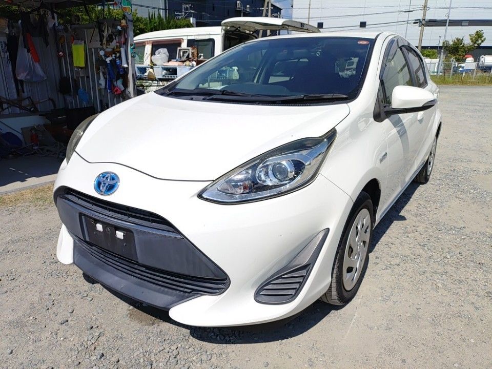 Japan Auction Vehicles 32 2017 Toyota Aqua auction photo