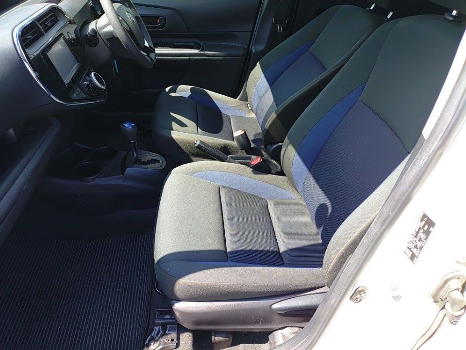 2017 Toyota Aqua auction photo 16
