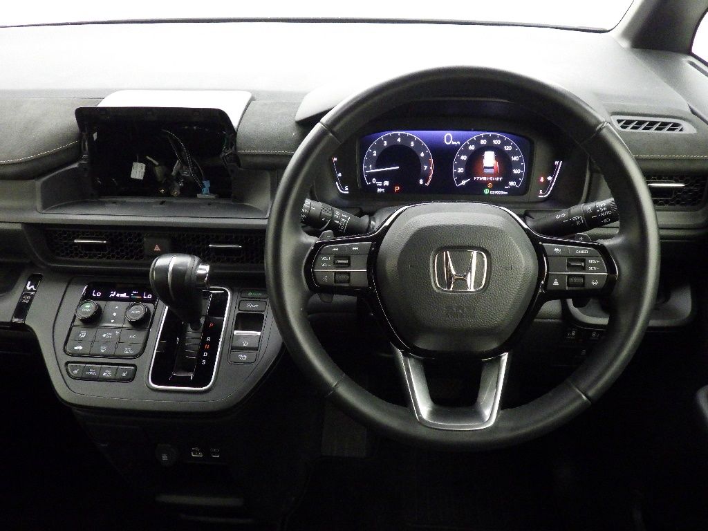 2023 Honda Stepwgn 4WD Premium Line auction photo 3