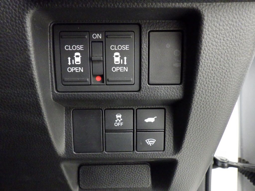 2023 Honda Stepwgn 4WD Premium Line auction photo 9