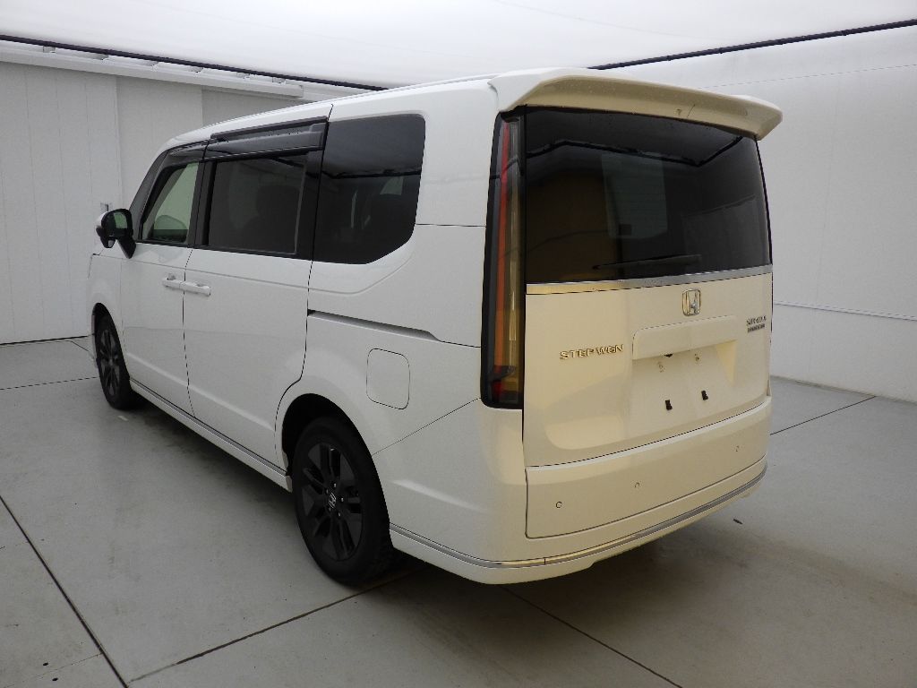 2023 Honda Stepwgn 4WD Premium Line auction photo 5