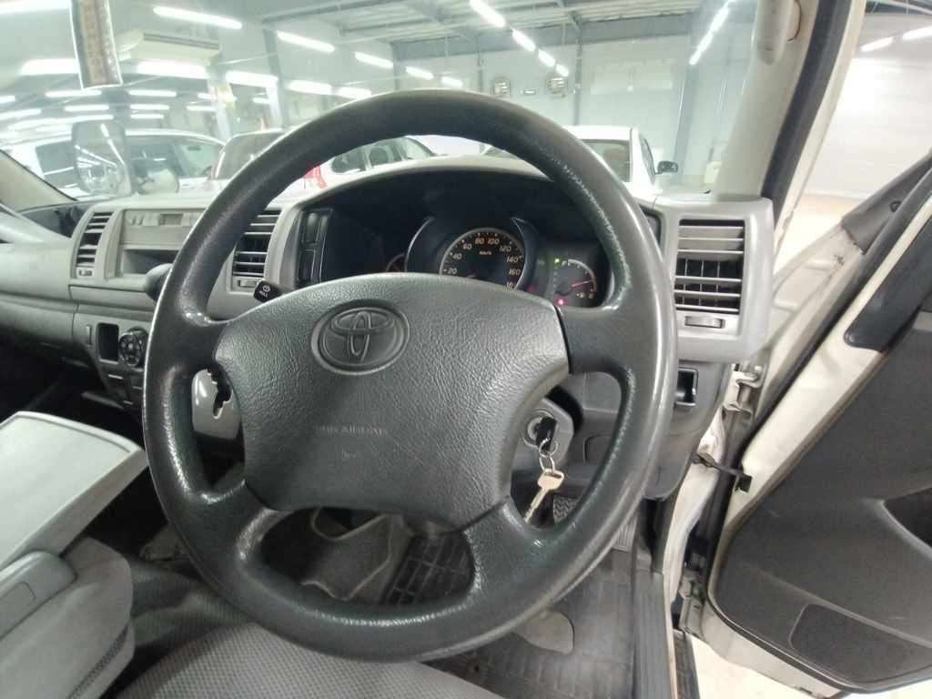 2004 Toyota Hiace ロングDX auction photo 9