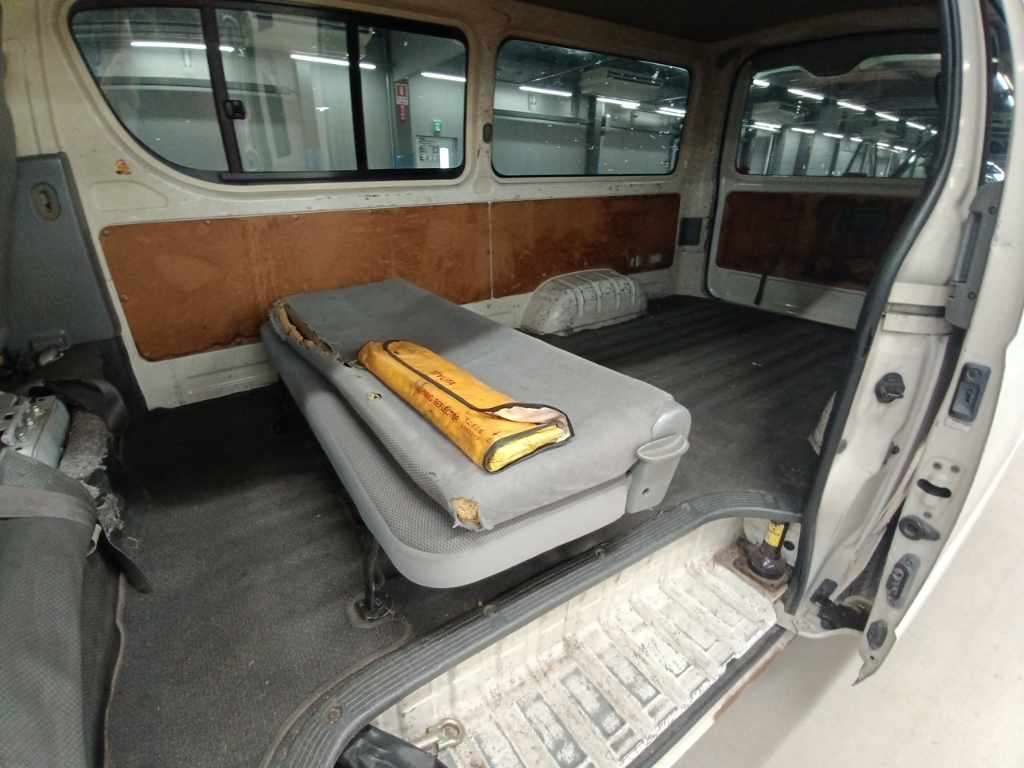 2004 Toyota Hiace ロングDX auction photo 12