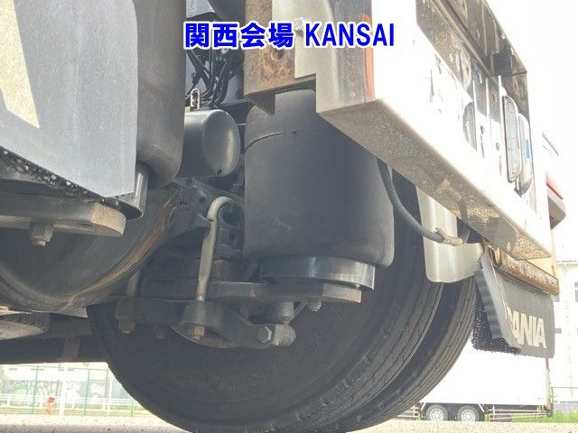 2021 Hino スカニア tractor auction photo 11