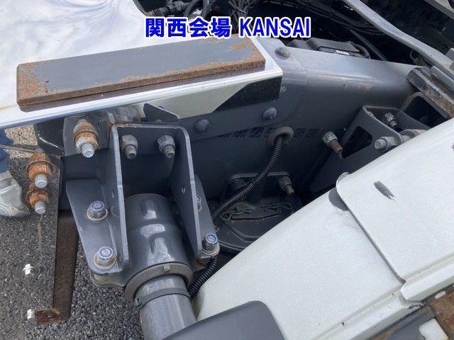 2021 Hino スカニア tractor auction photo 9