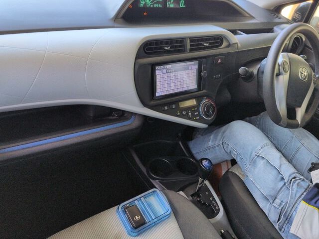 2013 Toyota Aqua S auction photo 3