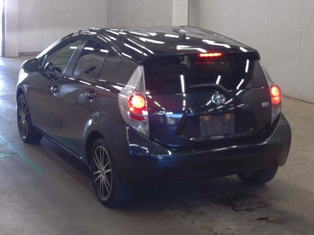 2013 Toyota Aqua S auction photo 2