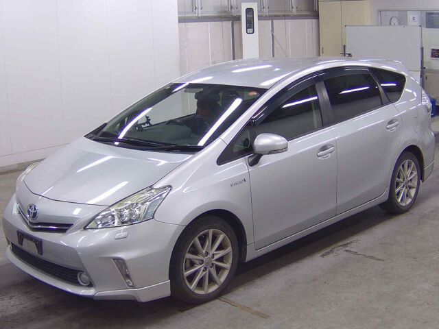 2014 Toyota Prius Alpha S Touring Selection auction photo 4