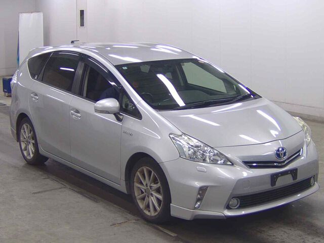 2014 Toyota Prius Alpha S Touring Selection Japan auction vehicle