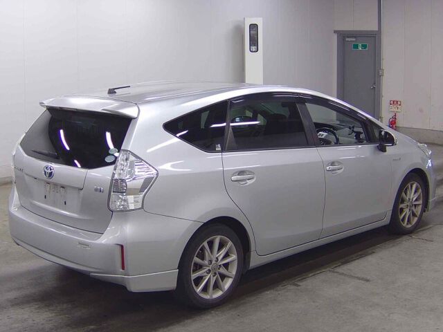 2014 Toyota Prius Alpha S Touring Selection auction photo 5