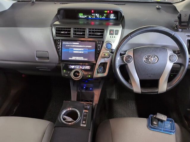 2014 Toyota Prius Alpha S Touring Selection auction photo 3