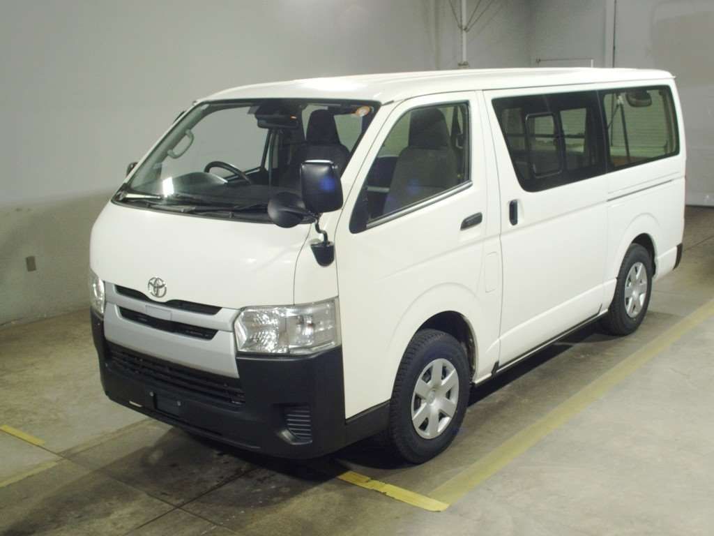 2020 Toyota Hiace DX 4WD Japan auction vehicle