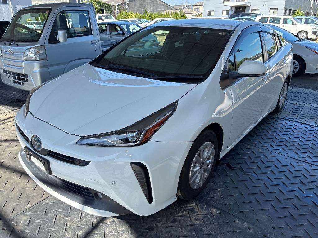 Japan Auction Vehicles 4 2021 Toyota Prius S auction photo