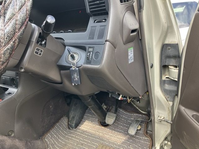 1996 Toyota Hiace 4WD SUPER CUSTOM LIM auction photo 6