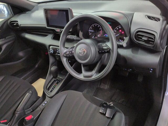 2025 Toyota Yaris X auction photo 3