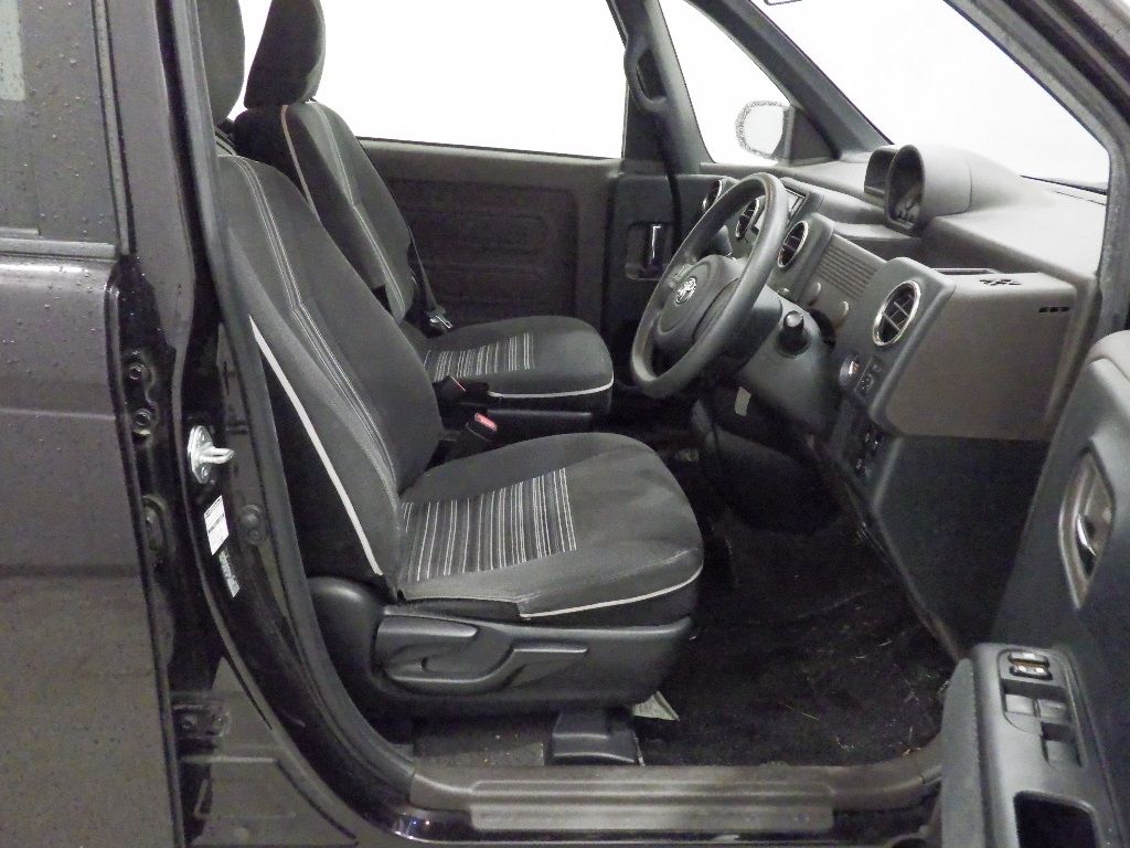 2016 Toyota Spade Fクイーン auction photo 6